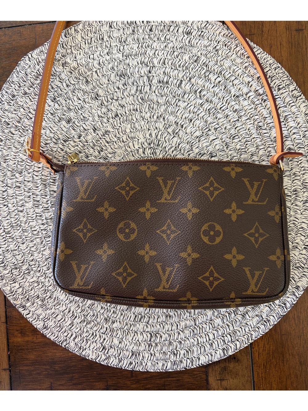 Vintage Authentic Louis Vuitton Pochette Accessoire - Picture 13 of 14